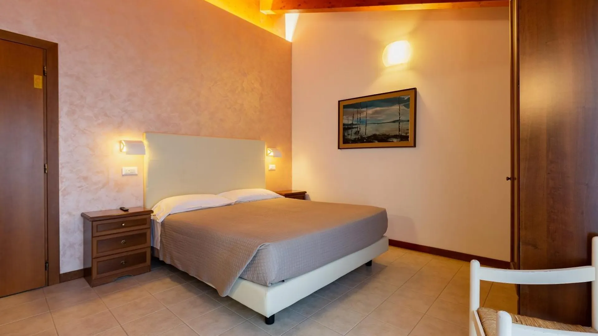Hotel Columbia Marina Romea 3*,