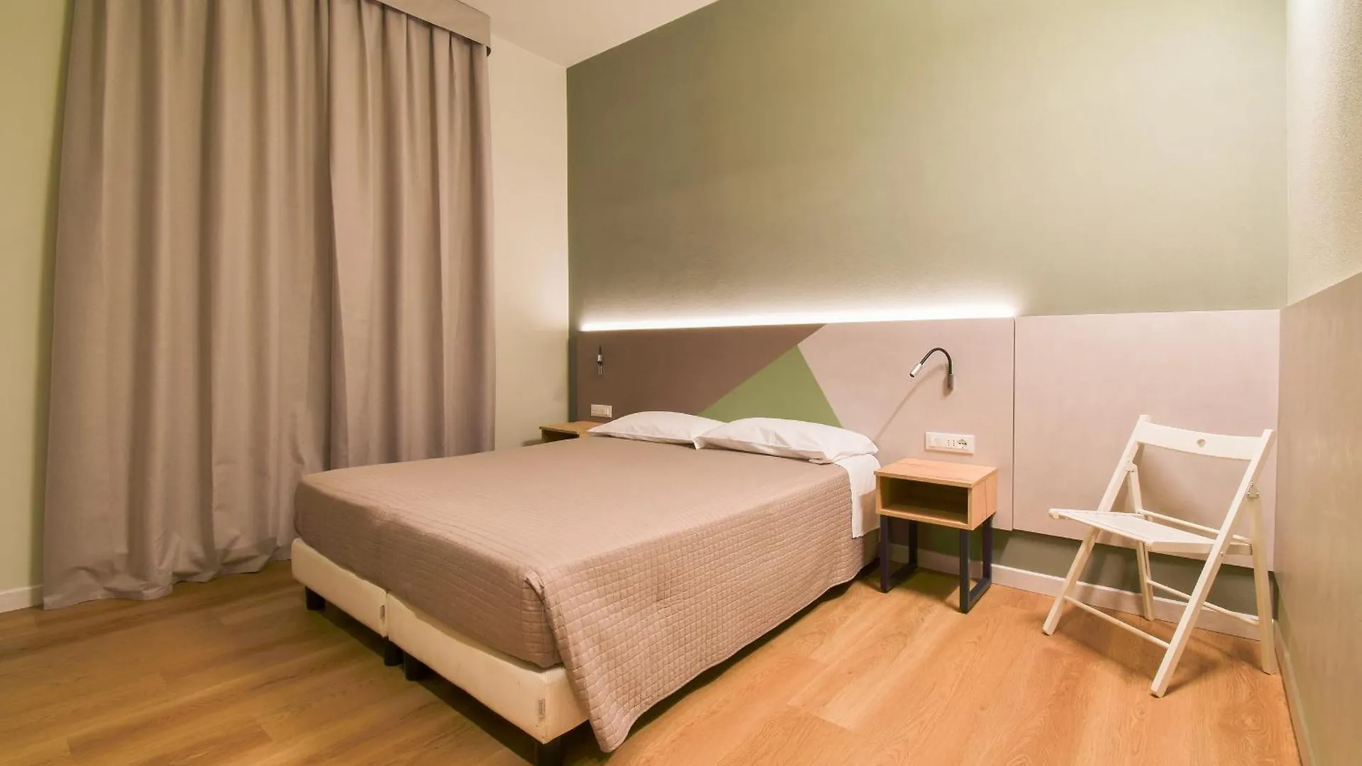 Hotel Columbia Marina Romea 3*,
