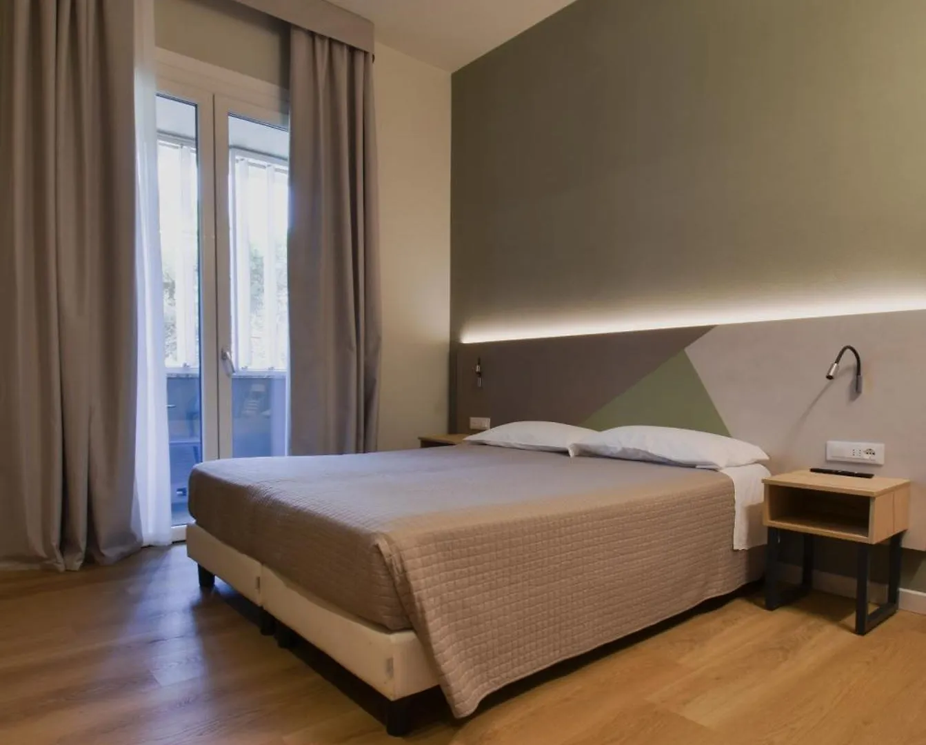 Hotel Columbia Marina Romea Italia