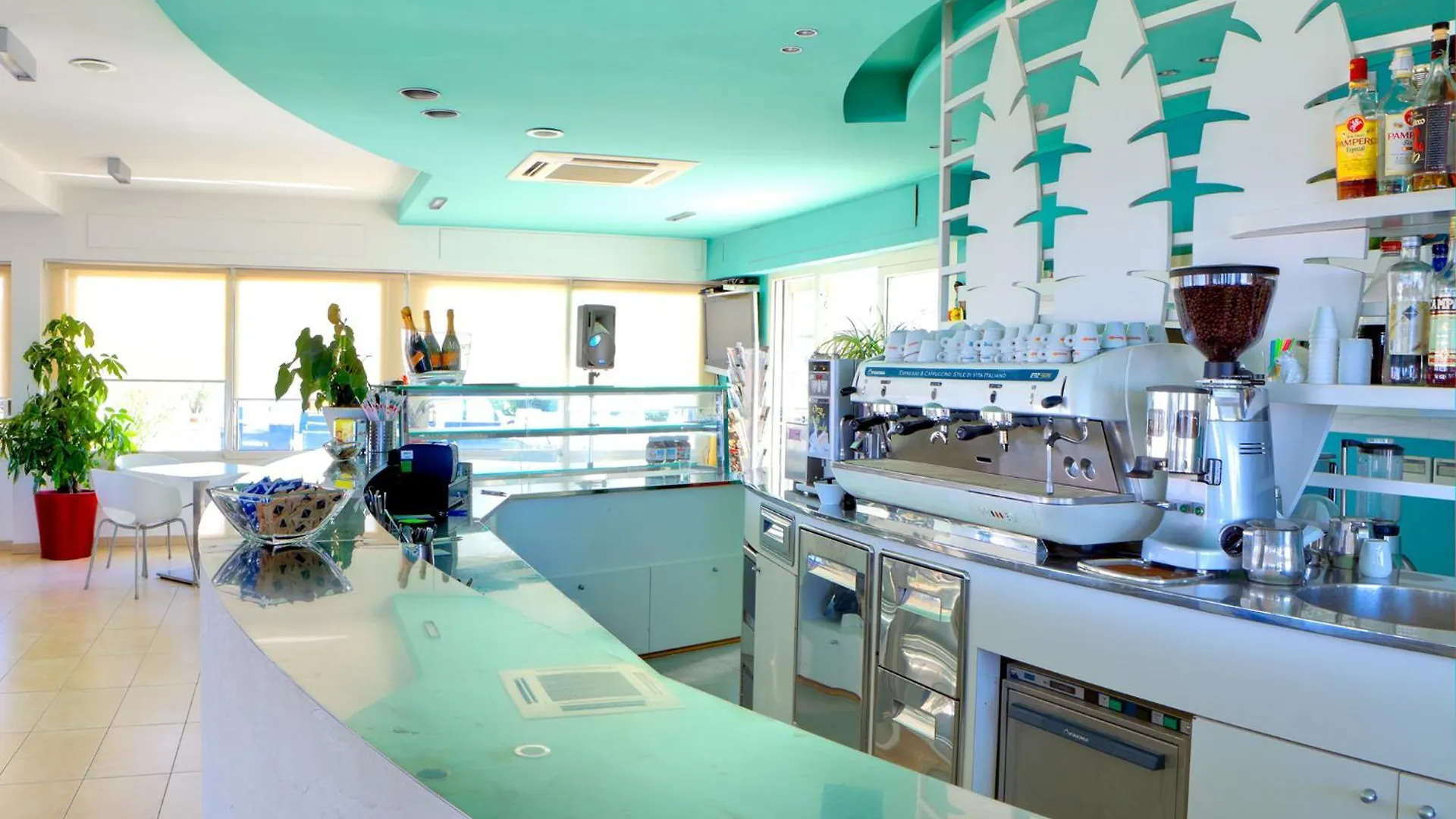 Hotel Columbia Marina Romea Italia
