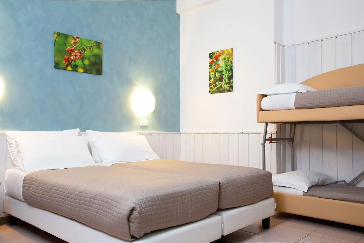 Hotel Columbia Marina Romea 3*,  Italia