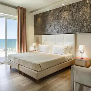 *** Hotel Kursaal - Fronte Mare Con Piscina Italie